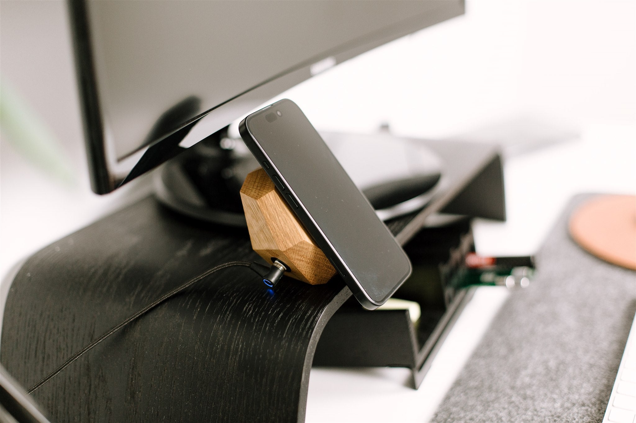MagSafe charger CLASSIC OAK