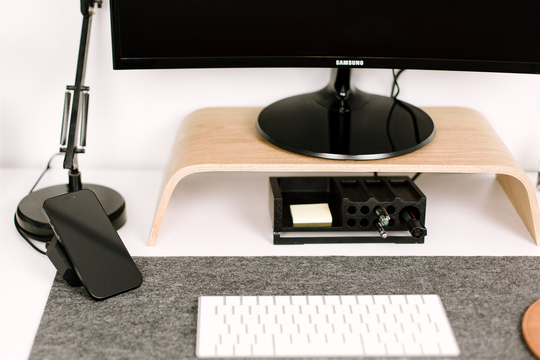 MagSafe charger BLACK OAK