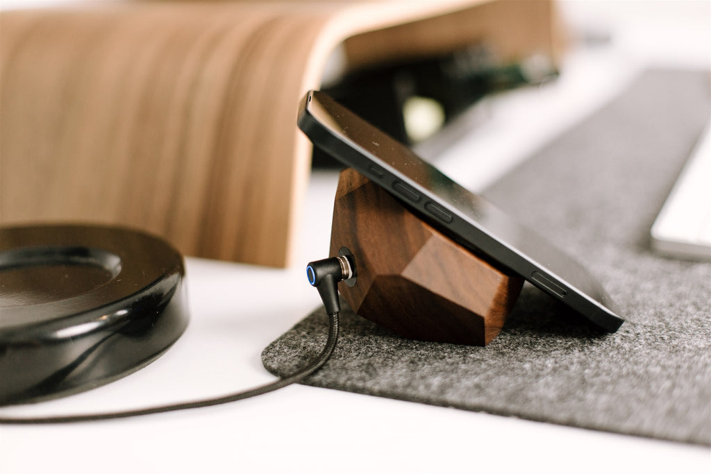 MagSafe charger AMERICAN WALNUT