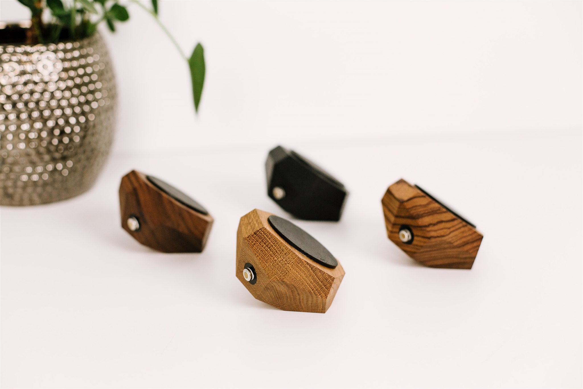 MagSafe charger BLACK OAK
