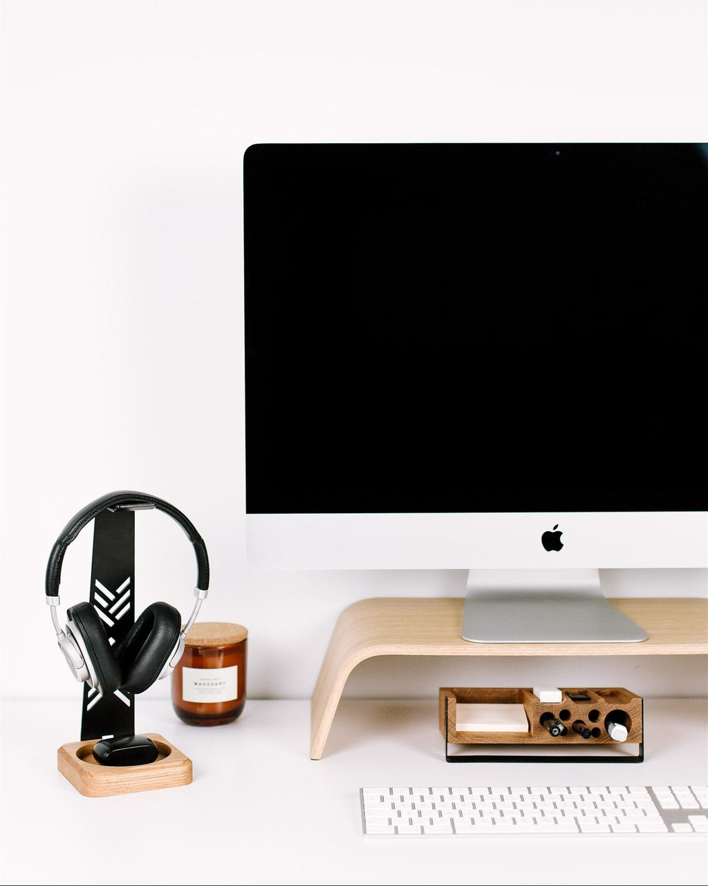 Austiņu statīvs OZOLS