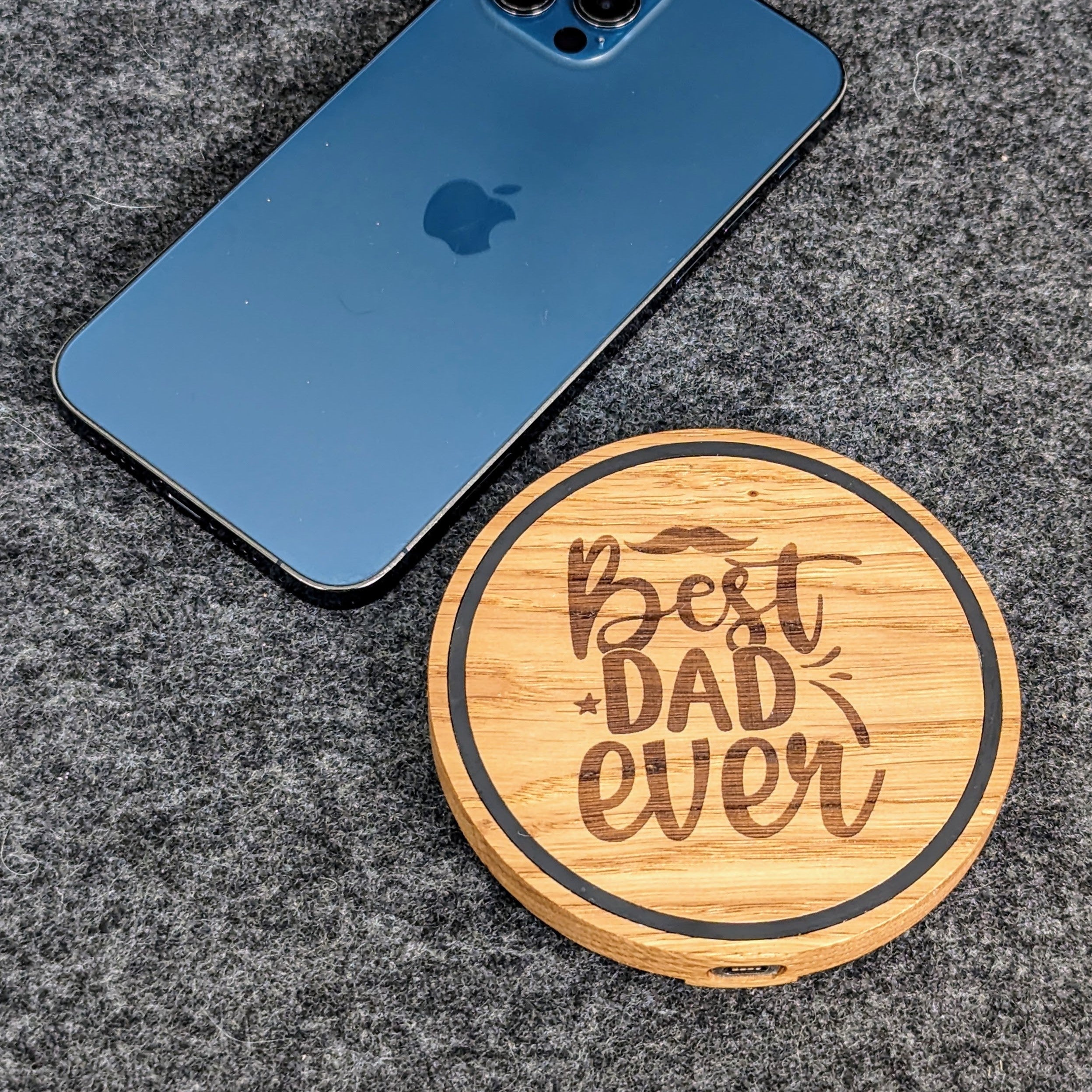 Slim Wireless Charging Station OAK