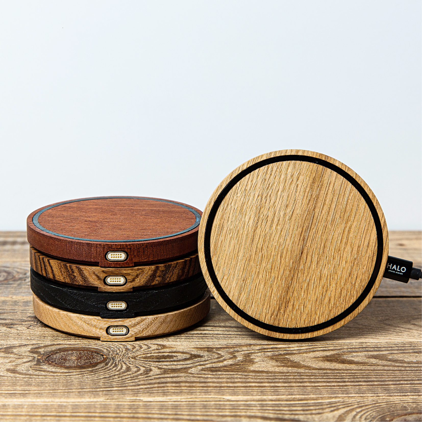 Slim Wireless Charging Station OAK