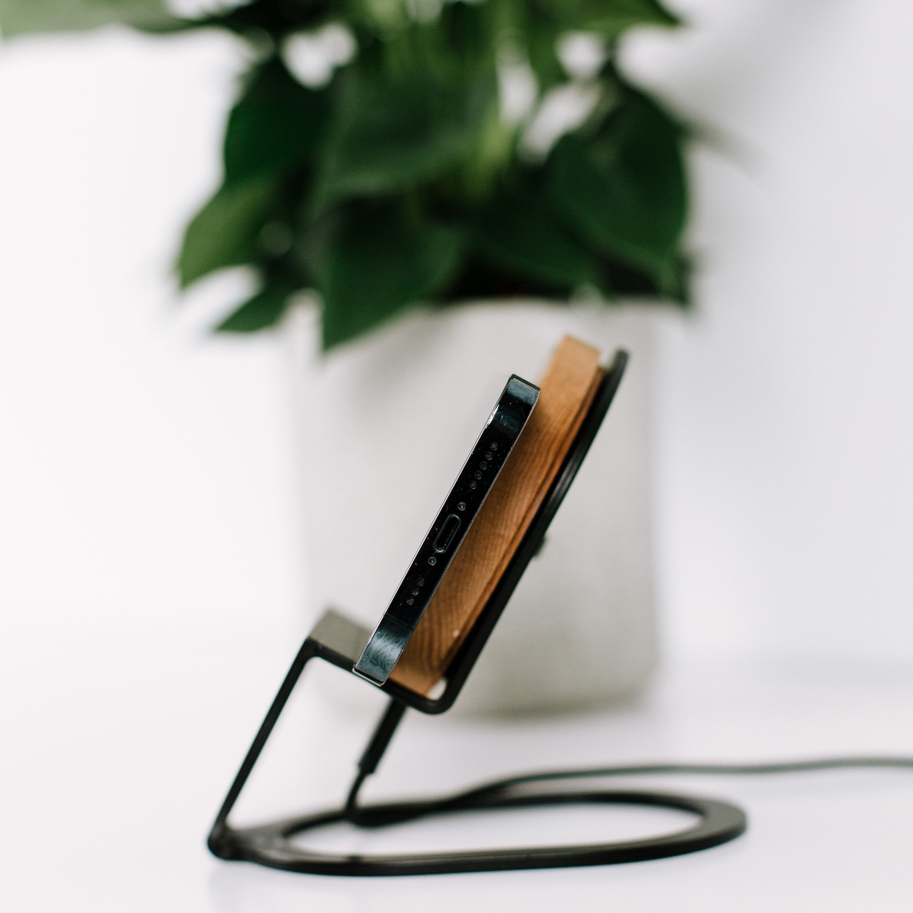 Wireless Charger Halo Pad Stand